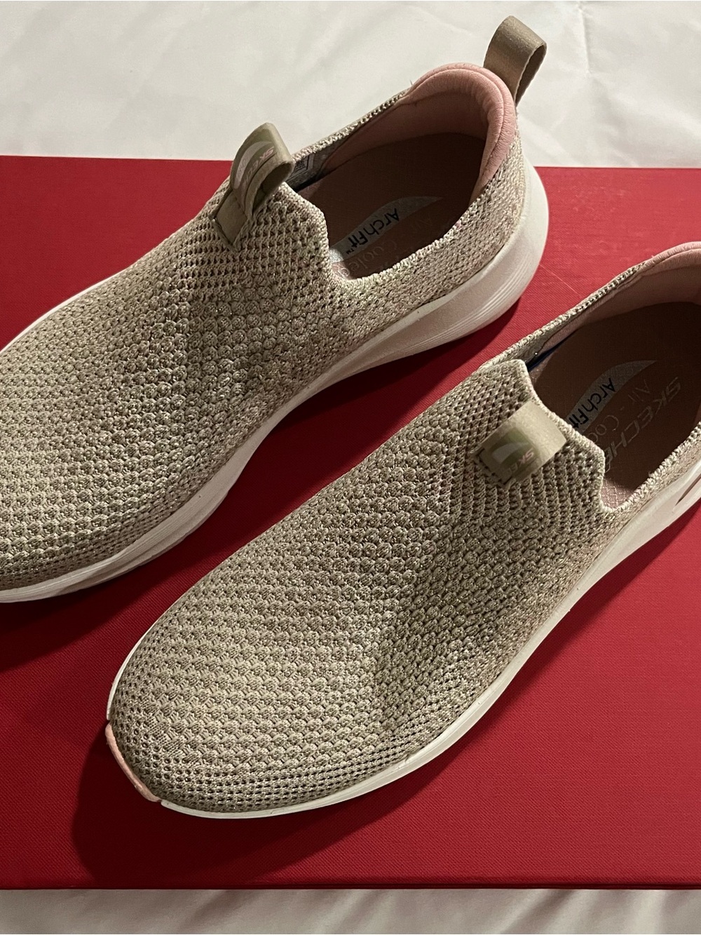 Skechers Size 8.5 Style 150321 Sheer Shimmer Taupe/Pink Arch Fit 2.0 Slip On